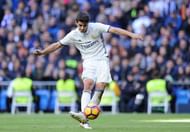 MADRID, SPAIN - NOVEMBER 06:  Alvaro Morata of Real Madrid scores his team's 3rd goal  during the Liga match between Real Madrid CF and Leganes on November 6, 2016 in Madrid, Spain.  (Photo by Denis Doyle/Getty Images)